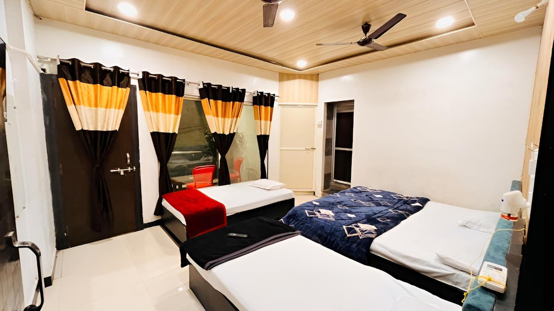 Pallav Guest House Удджайн Экстерьер фото